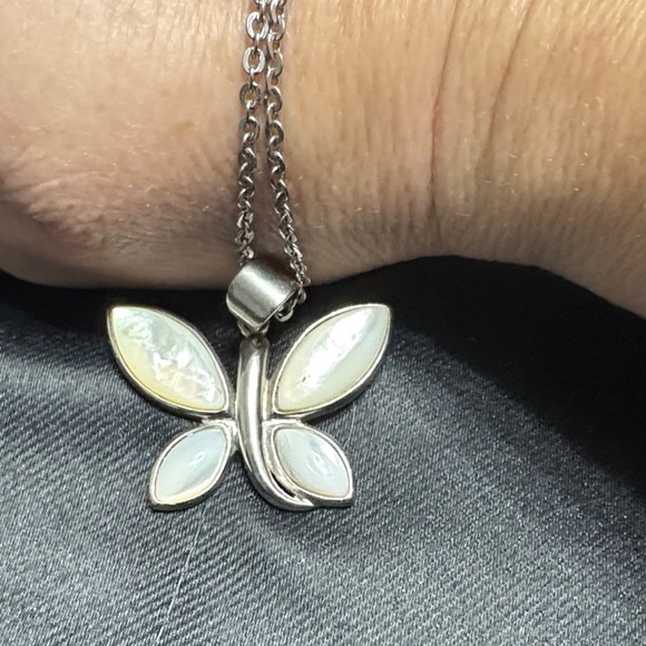Pagoda Jewelry - 🖤Chic Silver tone and White Butterfly Necklace🖤